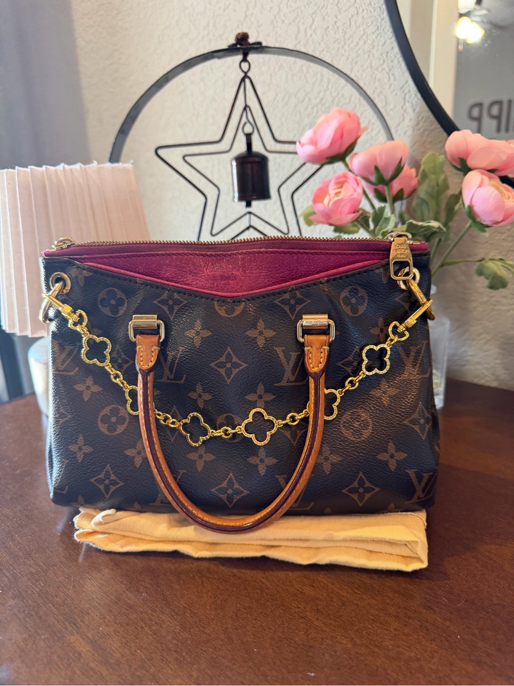 Louis Vuitton Pallas BB - Fuchsia interior